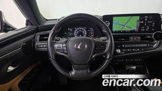 Lexus ES 2022 — photo 19