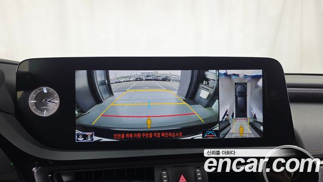 Lexus ES 2022 — photo 21
