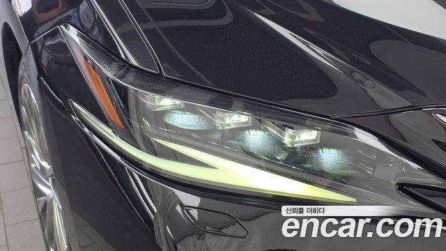 Lexus ES 2022 — photo 8