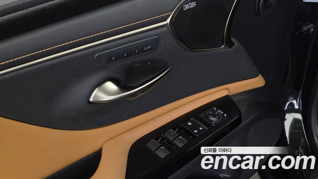 Lexus ES 2022 — photo 30