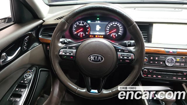 Kia K7 2017 — photo 19