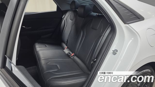 Hyundai AVANTE 2023 — photo 18