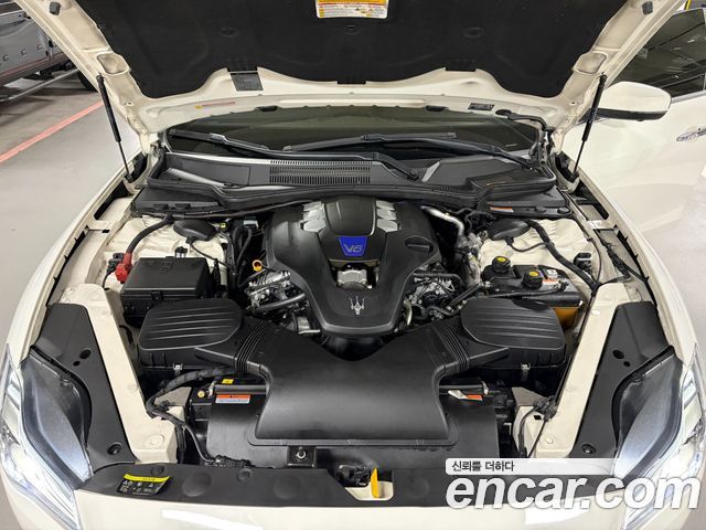 Maserati Quattroporte 2019 — photo 5