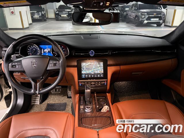 Maserati Quattroporte 2019 — photo 6