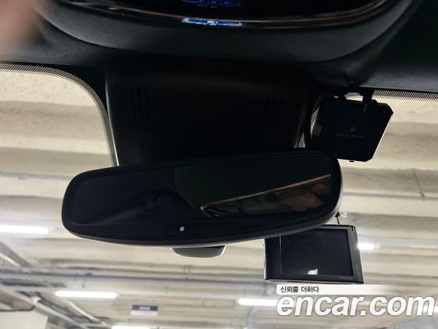 Maserati Quattroporte 2019 — photo 15