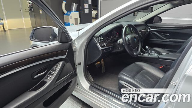 BMW 5-Series 2014 — photo 10