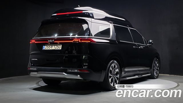 Kia Canival 2022 — photo 2