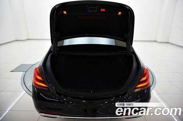Mercedes-Benz S-Class 2019 — photo 19