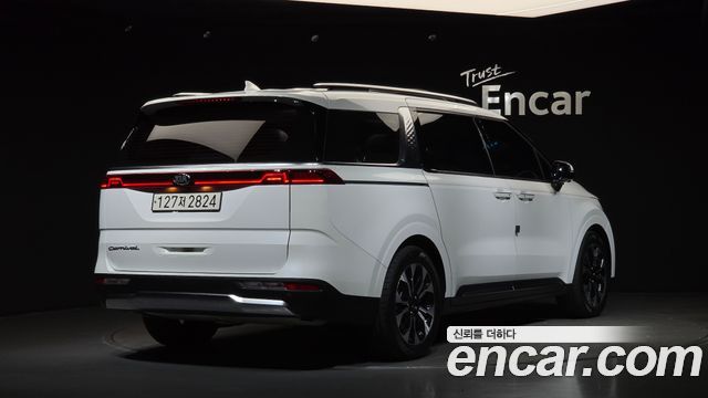 Kia Canival 2021 — photo 2