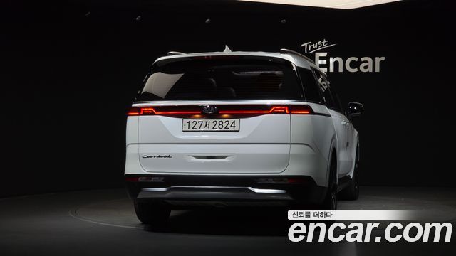 Kia Canival 2021 — photo 4