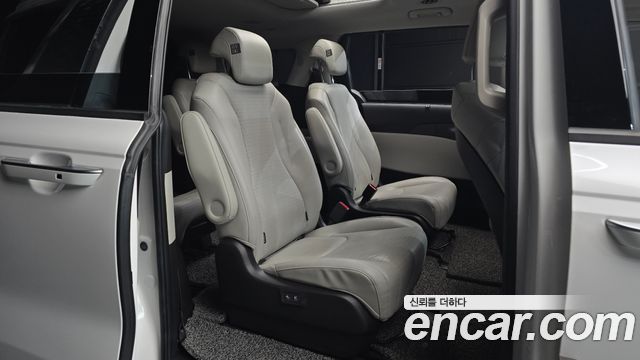 Kia Canival 2021 — photo 17