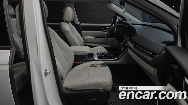Kia Canival 2021 — photo 16