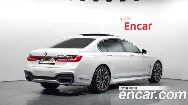 BMW 7-Series 2022 — photo 2