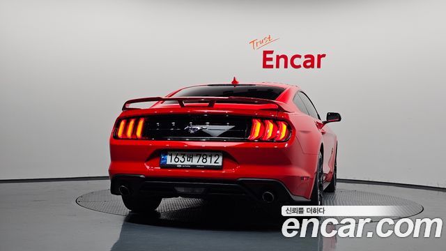 Ford Mustang 2022 — photo 4