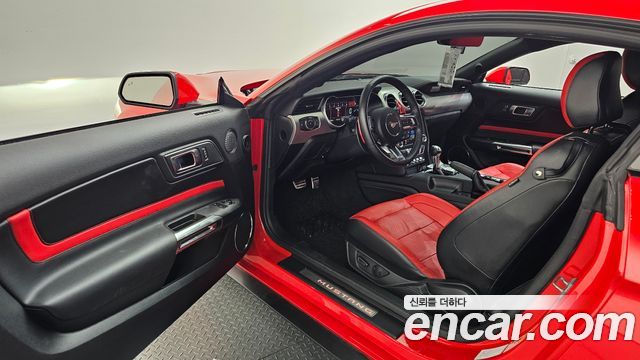 Ford Mustang 2022 — photo 13