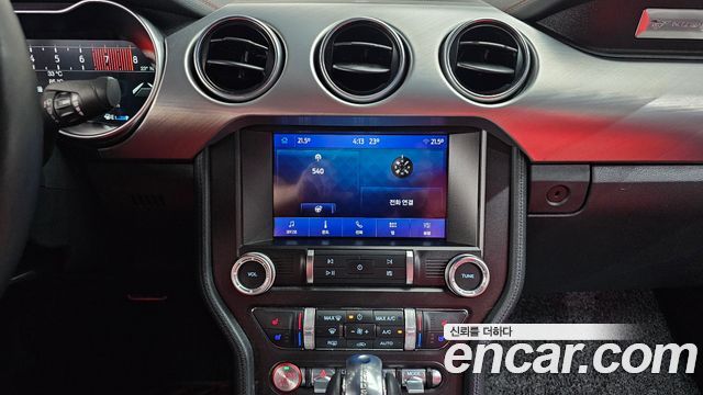 Ford Mustang 2022 — photo 18