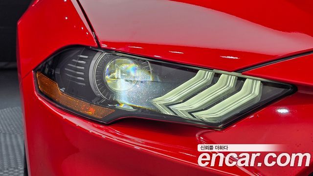 Ford Mustang 2022 — photo 8