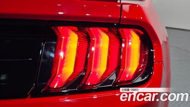 Ford Mustang 2022 — photo 9