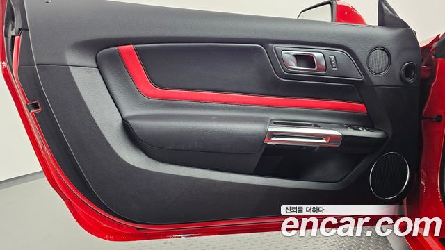 Ford Mustang 2022 — photo 14