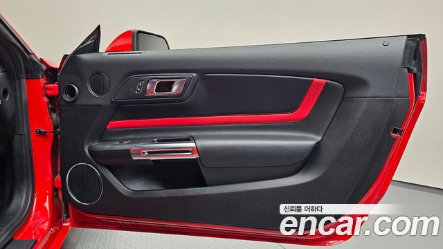 Ford Mustang 2022 — photo 15