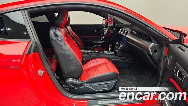 Ford Mustang 2022 — photo 16