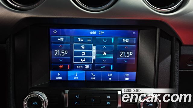 Ford Mustang 2022 — photo 35