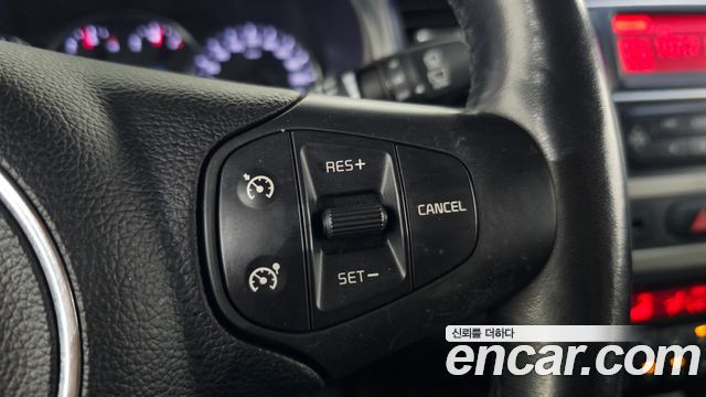 Kia Carens 2014 — photo 32