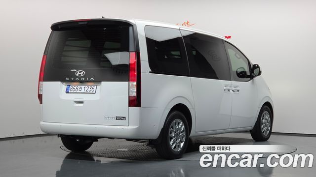 Hyundai Staria 2026 — photo 2