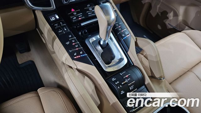 Porsche Cayenne 2017 — photo 9