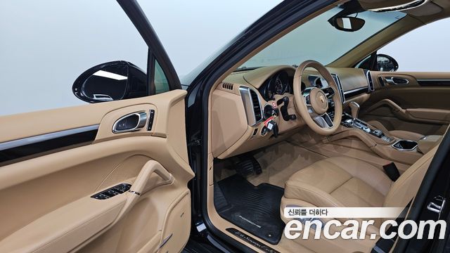 Porsche Cayenne 2017 — photo 10