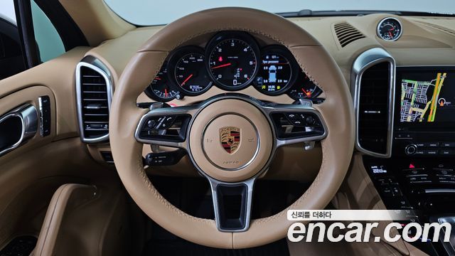 Porsche Cayenne 2017 — photo 16