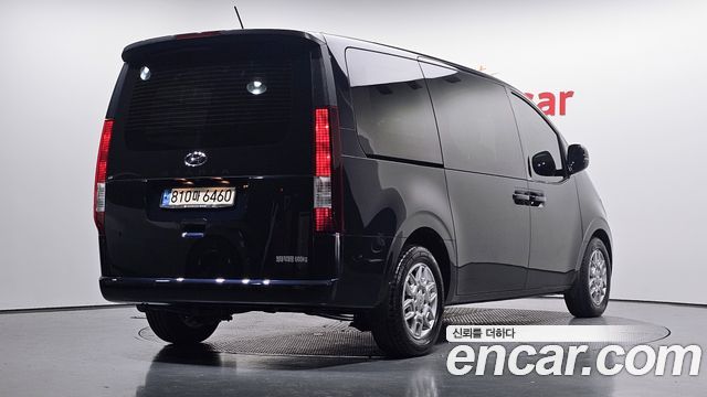 Hyundai Staria 2022 — photo 2