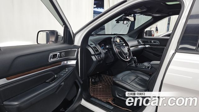 Ford Explorer 2019 — photo 13