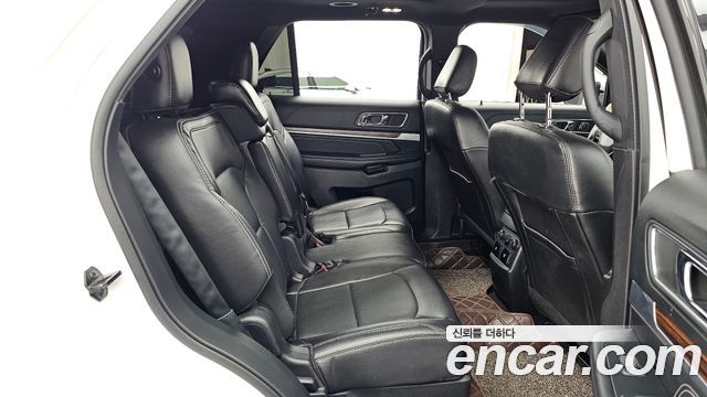 Ford Explorer 2019 — photo 18