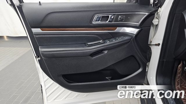 Ford Explorer 2019 — photo 14