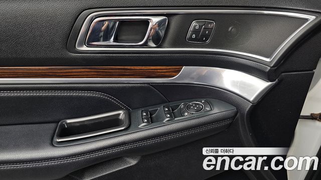 Ford Explorer 2019 — photo 31