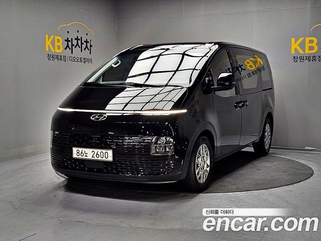 Hyundai Staria 2022 — photo 1