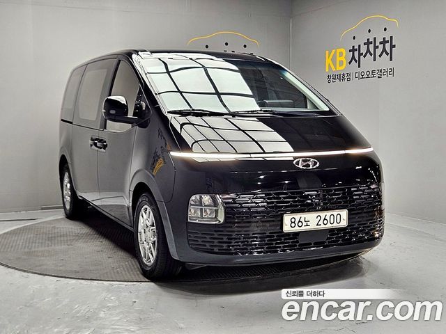 Hyundai Staria 2022 — photo 3