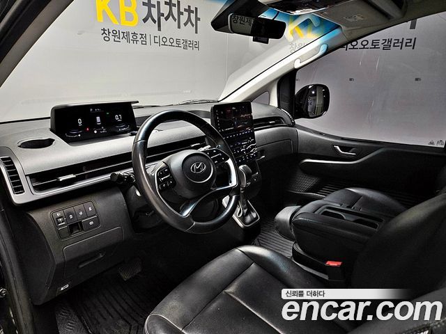 Hyundai Staria 2022 — photo 16