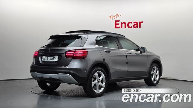 Mercedes-Benz GLA-Class 2018 — photo 2