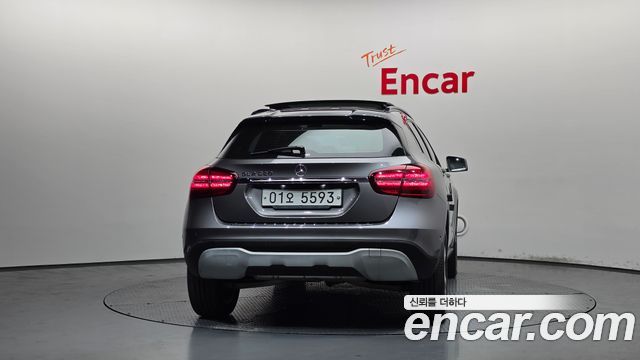 Mercedes-Benz GLA-Class 2018 — photo 4