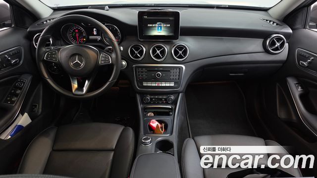 Mercedes-Benz GLA-Class 2018 — photo 10