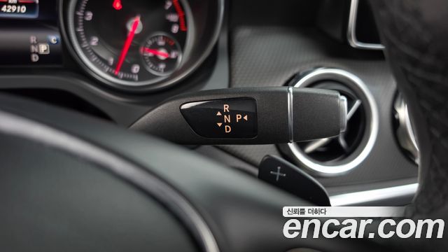Mercedes-Benz GLA-Class 2018 — photo 12