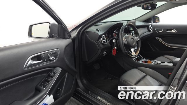 Mercedes-Benz GLA-Class 2018 — photo 13