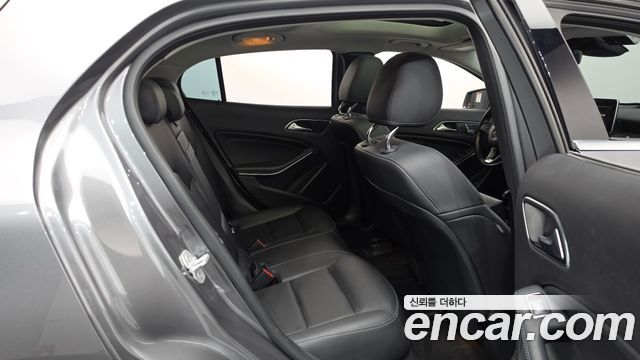 Mercedes-Benz GLA-Class 2018 — photo 17