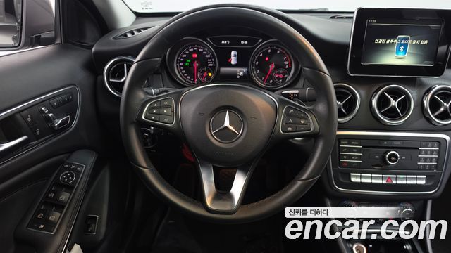 Mercedes-Benz GLA-Class 2018 — photo 18