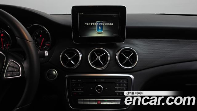 Mercedes-Benz GLA-Class 2018 — photo 19