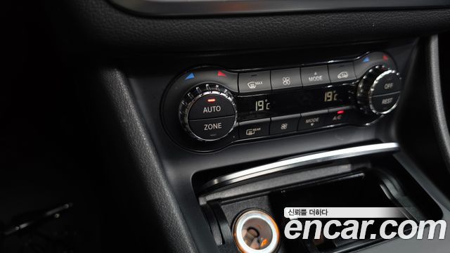 Mercedes-Benz GLA-Class 2018 — photo 26