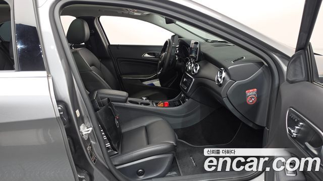 Mercedes-Benz GLA-Class 2018 — photo 16