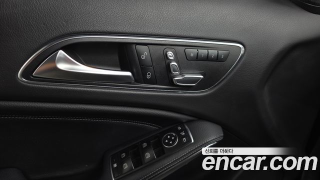 Mercedes-Benz GLA-Class 2018 — photo 28